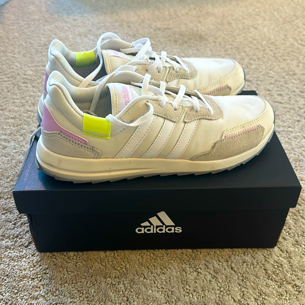Adidas Retrorun sneakers size 7 Women’s